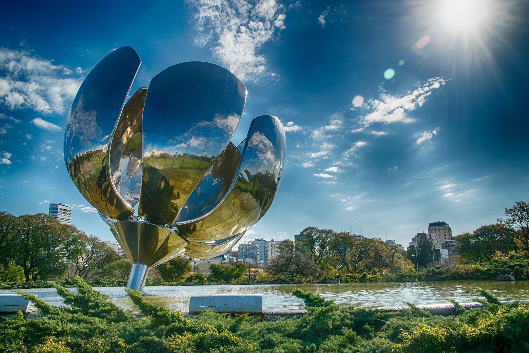Floralis Genérica sculpture in Buenos Aires